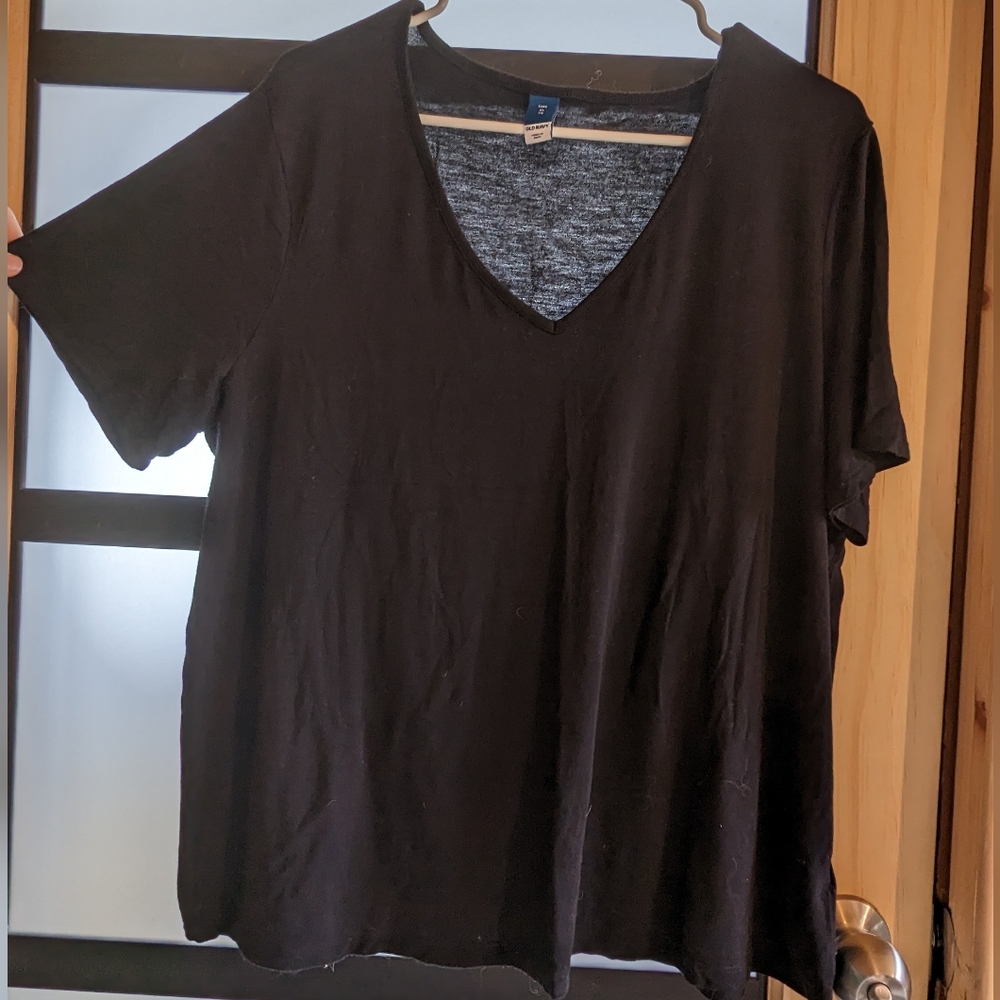 2/$25 XL OLD NAVY V-NECK T-SHIRT